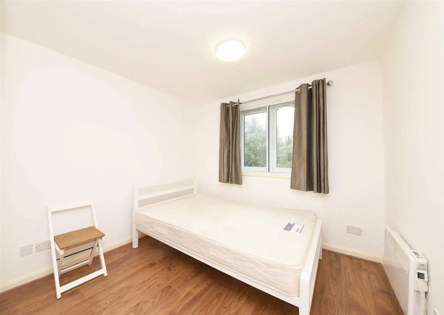 Flat Alwyn Gardens in Greater London