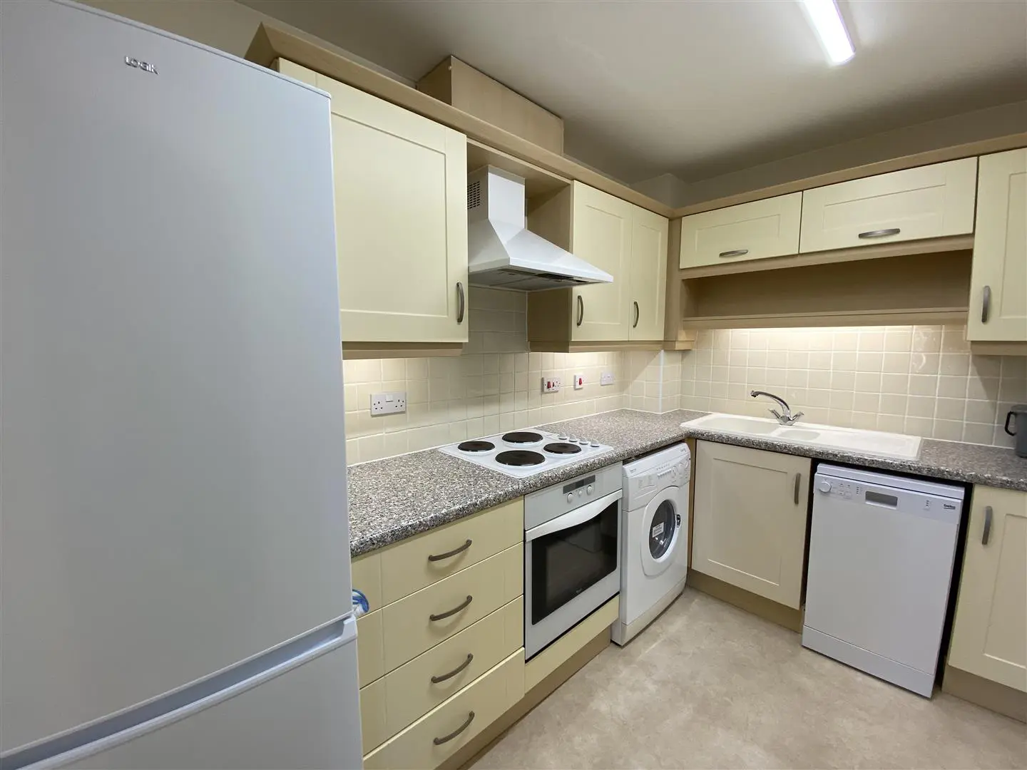 Flat Peter Candler Way in Ashford