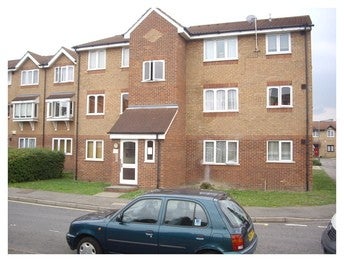 Flat Express Drive in Greater London