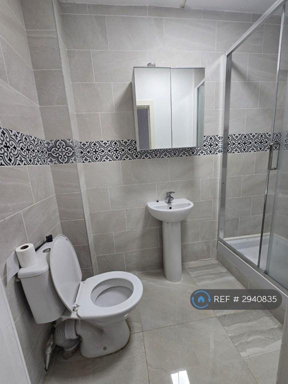 Room Nelson Road in Greater London