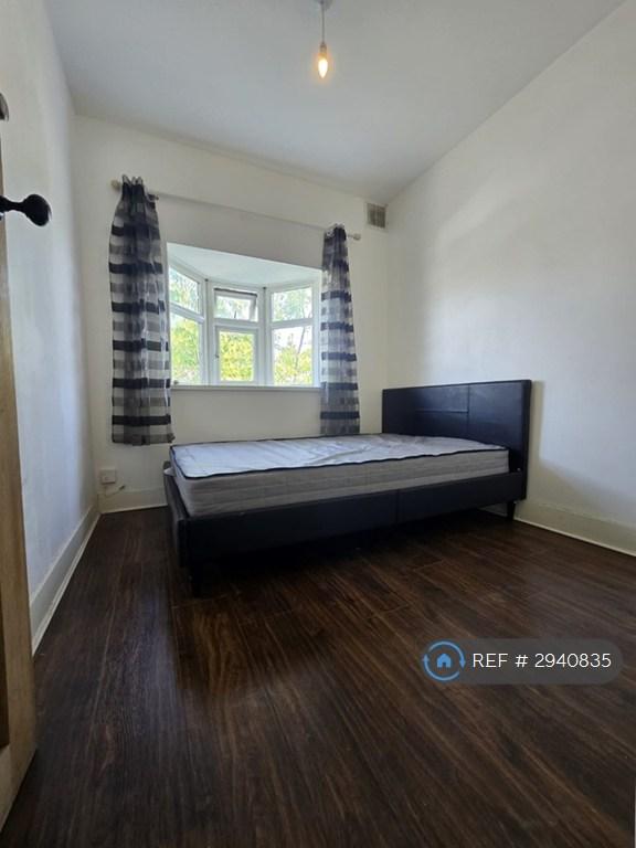 Room Nelson Road in Greater London