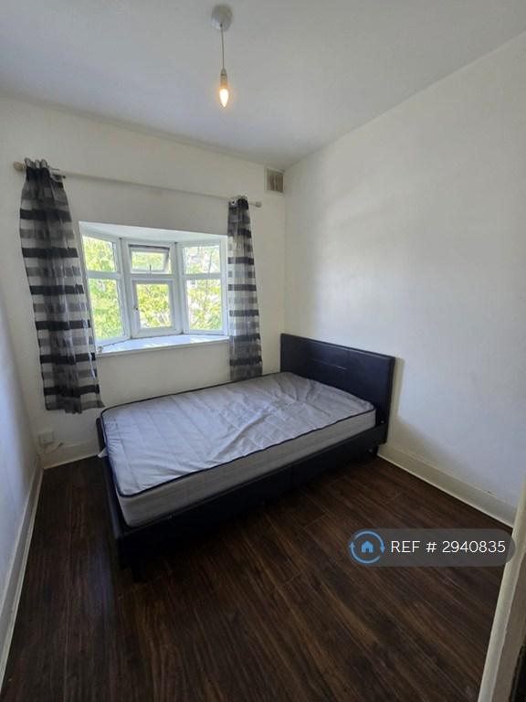 Room Nelson Road in Greater London