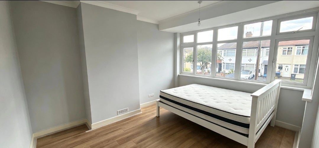 House Dell Road in Greater London