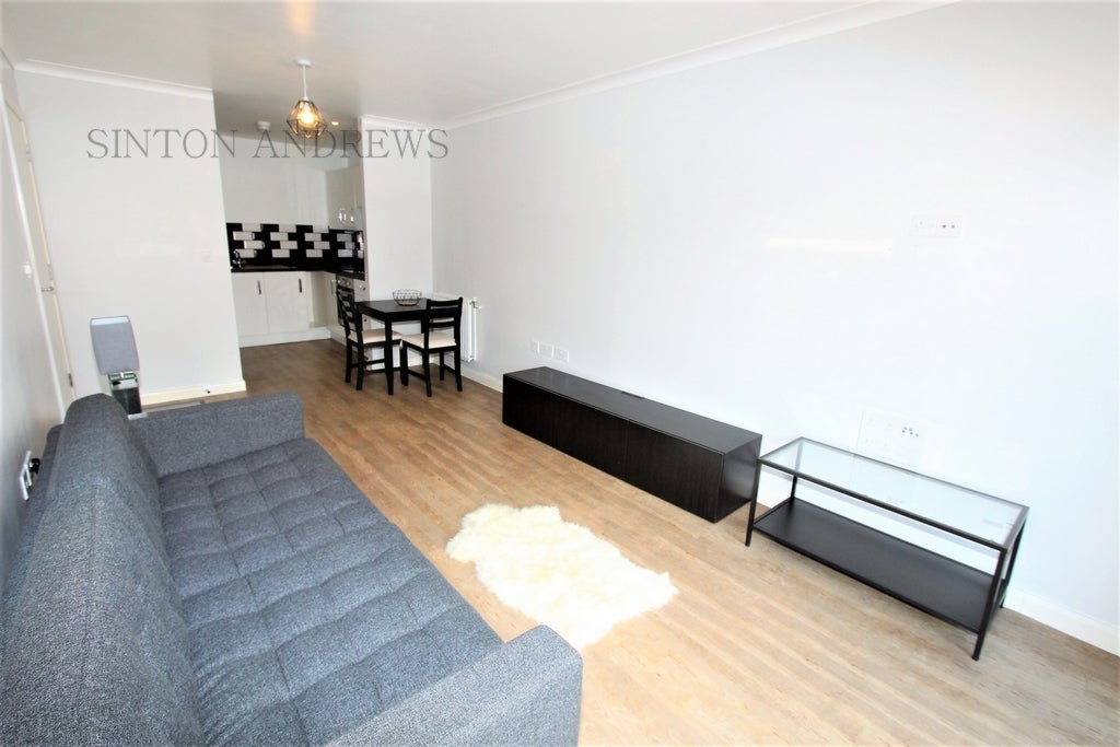 Flat Sussex Road in Greater London