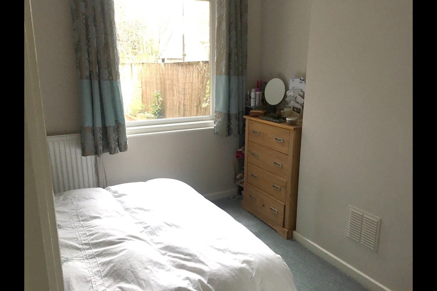 Flat Russell Road in Greater London