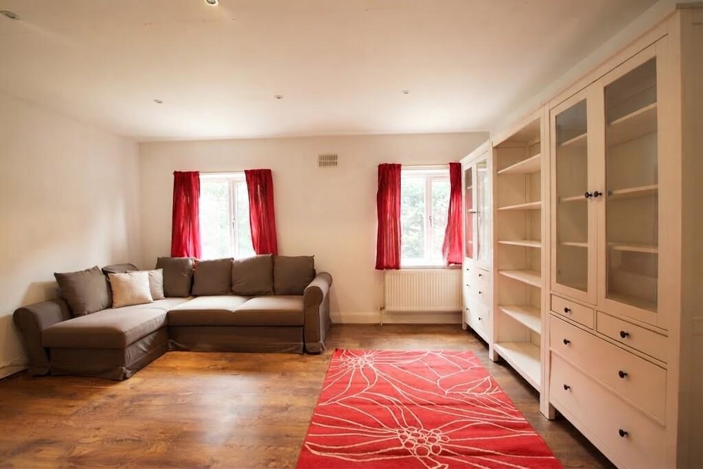 Flat Villiers Road in Greater London