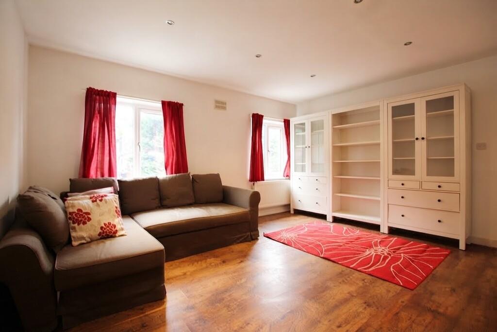 Flat Villiers Road in Greater London