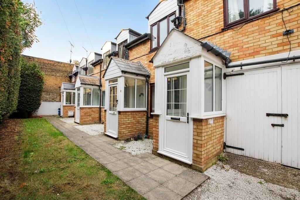Flat Villiers Road in Greater London