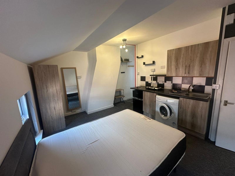 Room Wesley Street in Wakefield