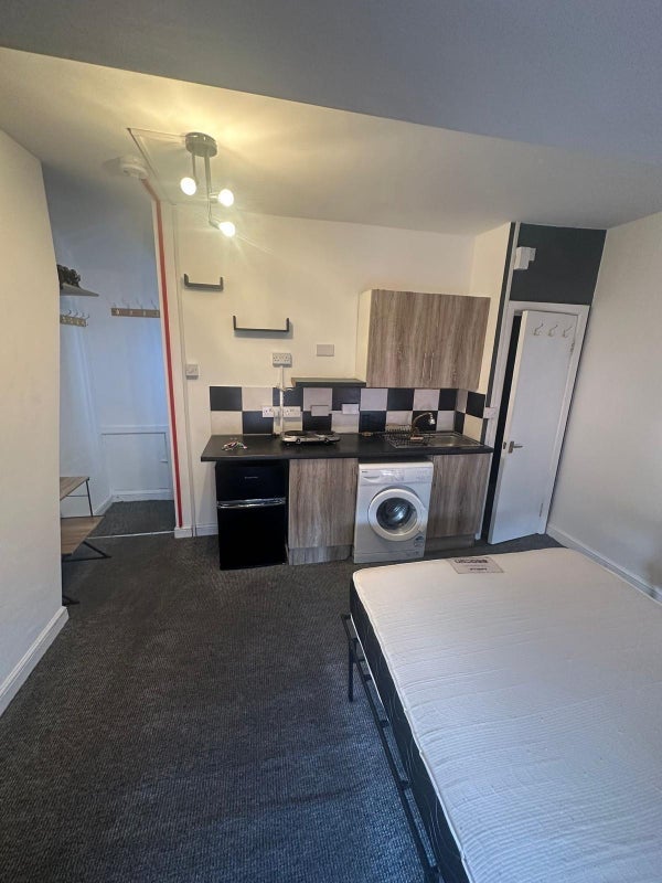 Room Wesley Street in Wakefield
