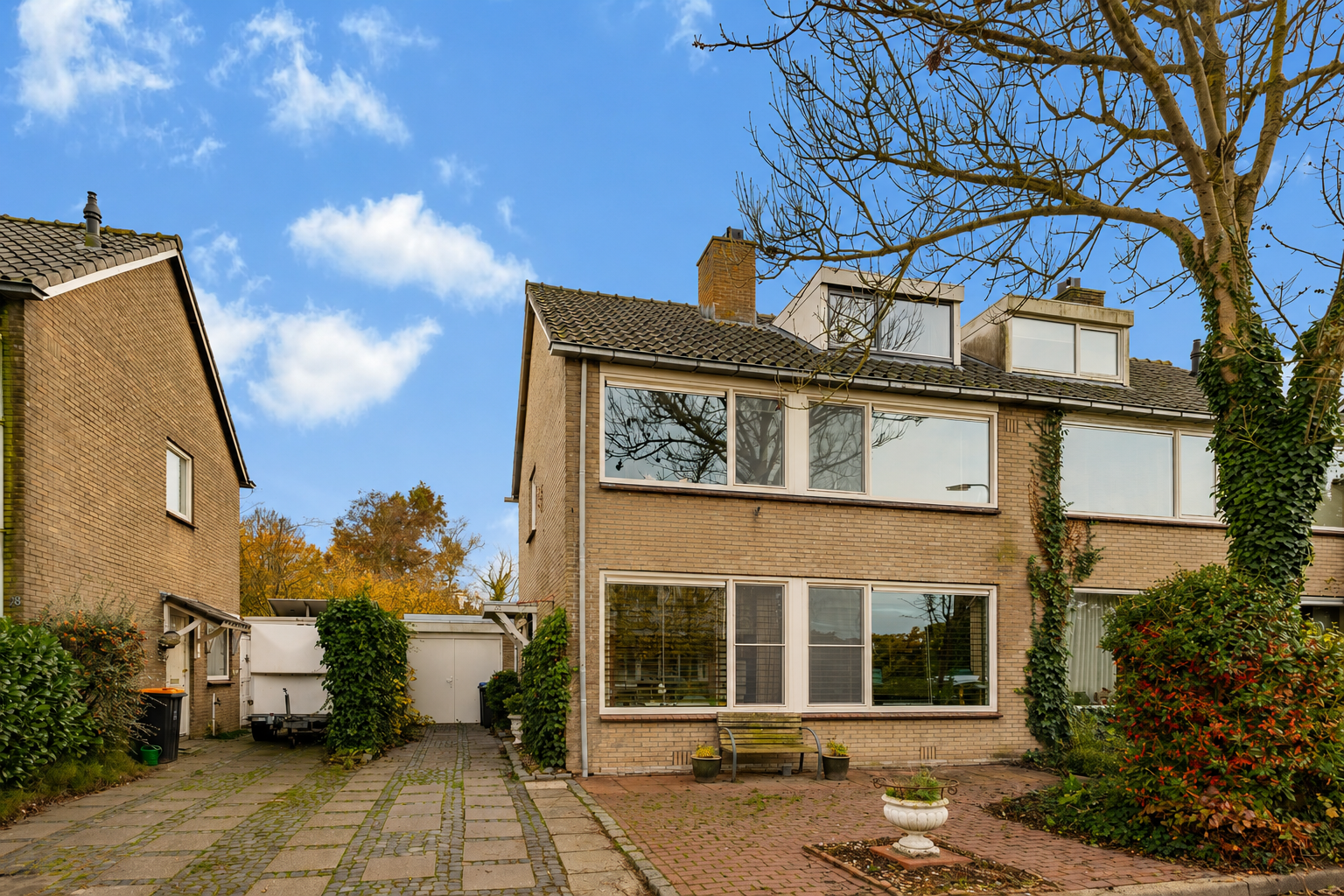 Hoekwoning te koop: P.N. Kruiswijkstraat 26, Loenersloot