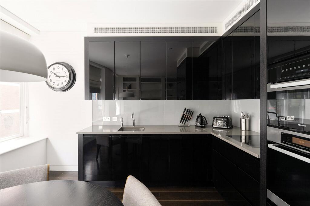 Flat Duke Street in City of Westminster