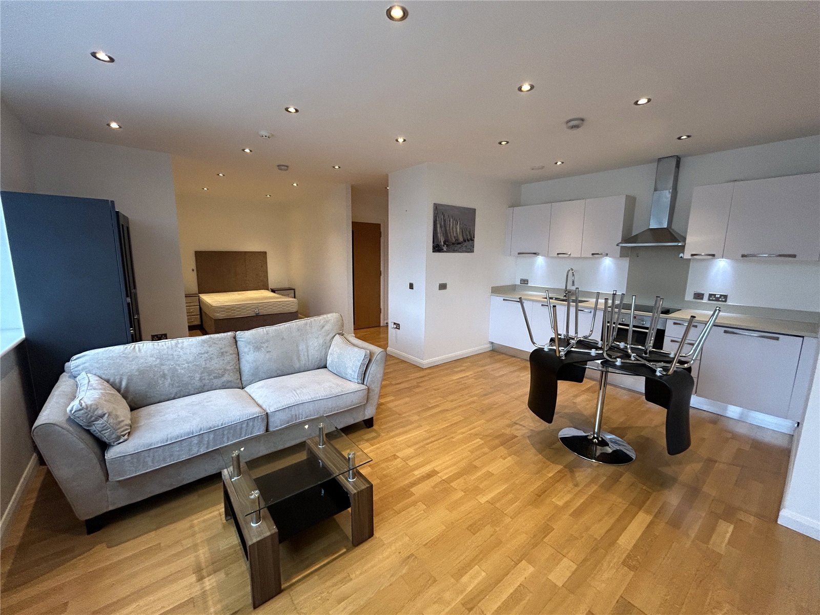 Flat Northolt Road in Greater London
