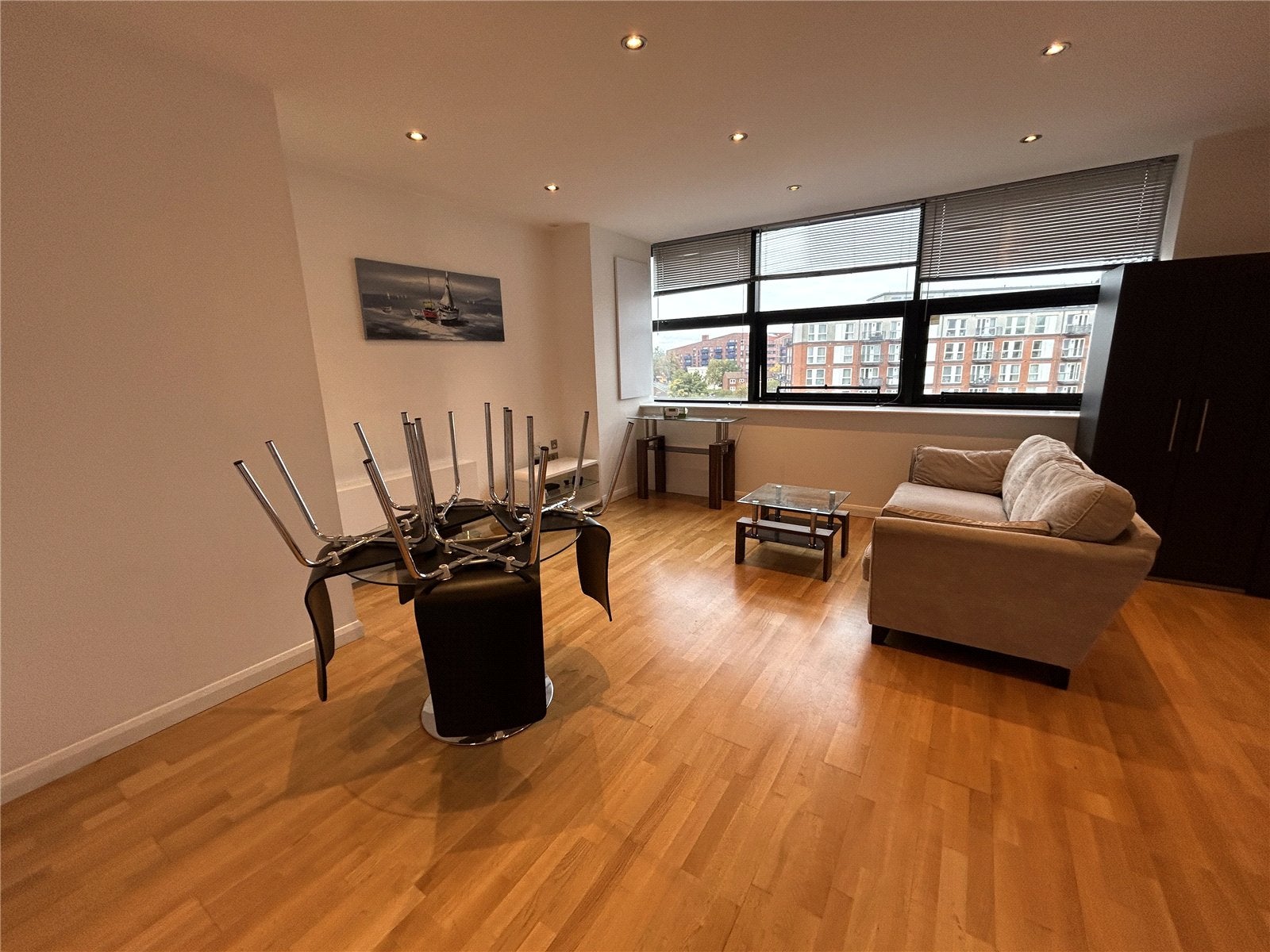 Flat Northolt Road in Greater London