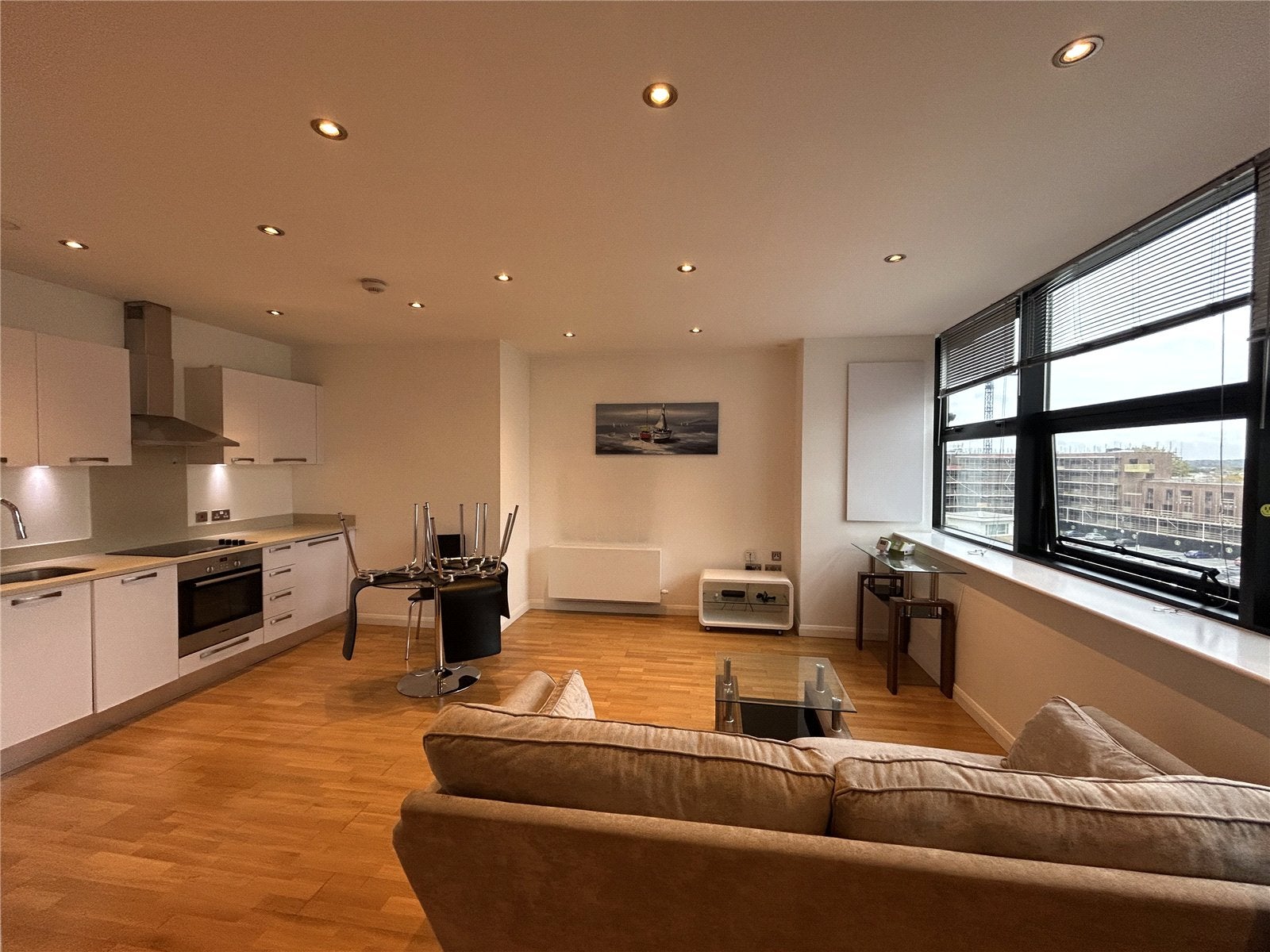 Flat Northolt Road in Greater London