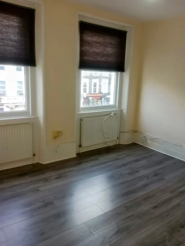 Flat Sussex Way in Greater London
