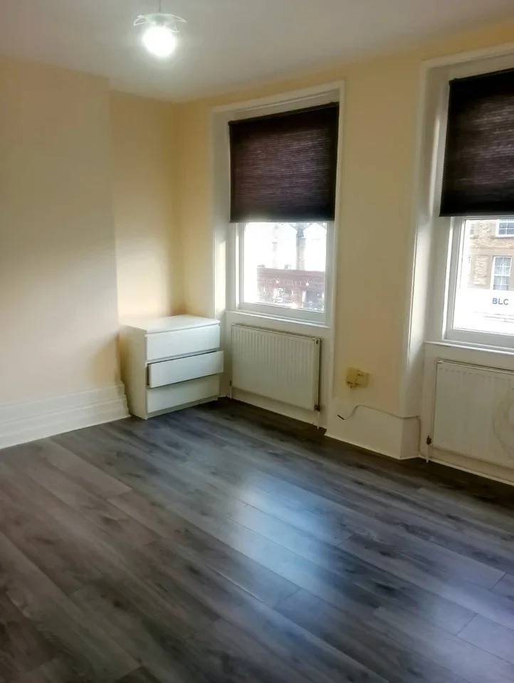 Flat Sussex Way in Greater London