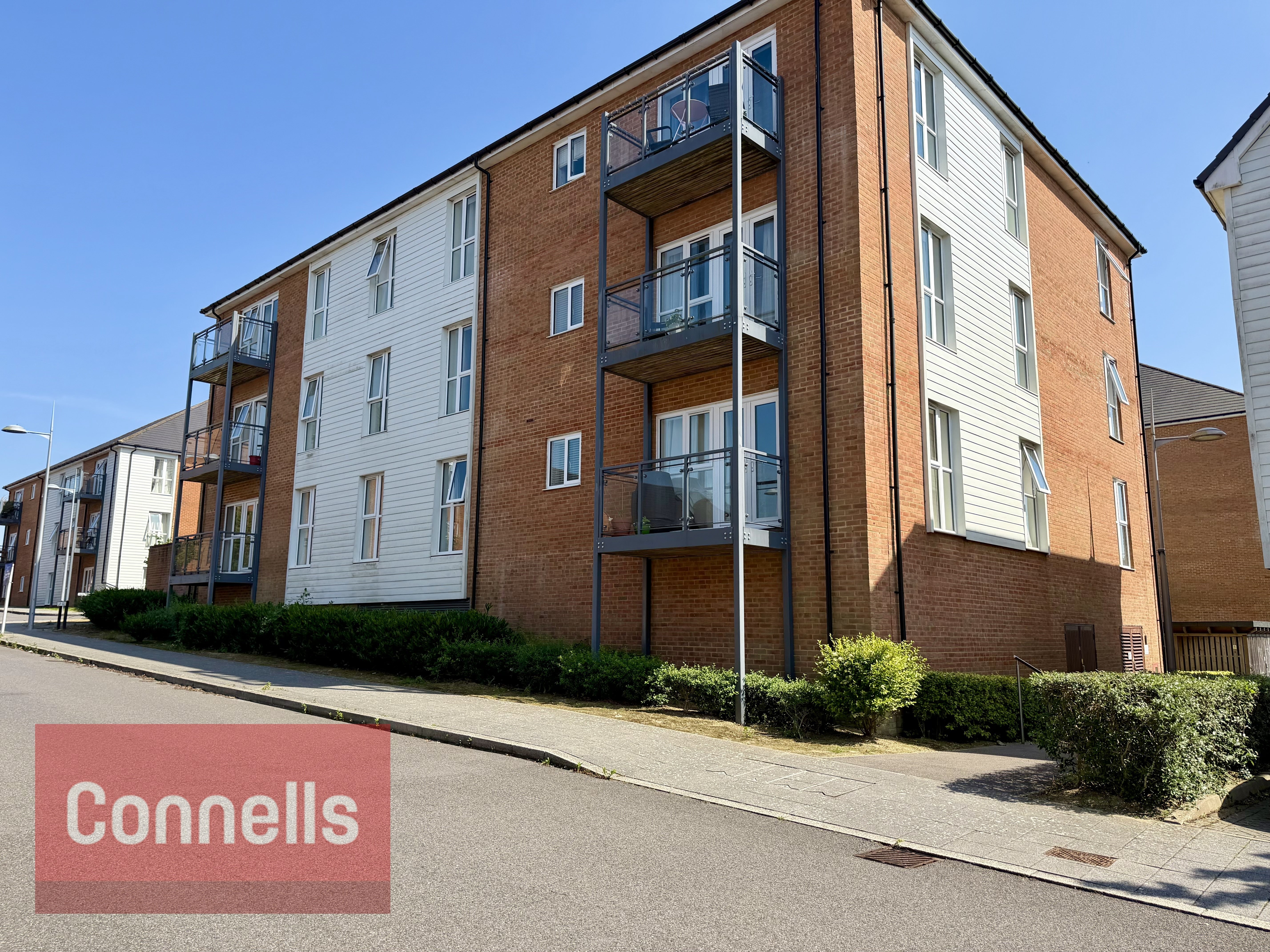 Flat Holmbush Mews in Horsham