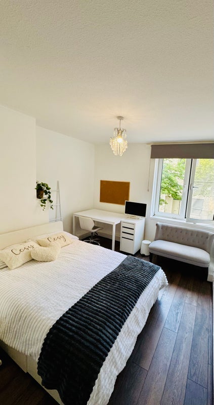 Room Stanhope Street in Greater London