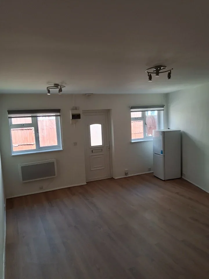 Flat Studio Mews in Greater London