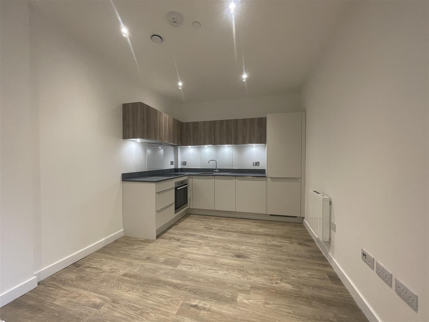 Flat Ashwood Way in Basingstoke and Deane