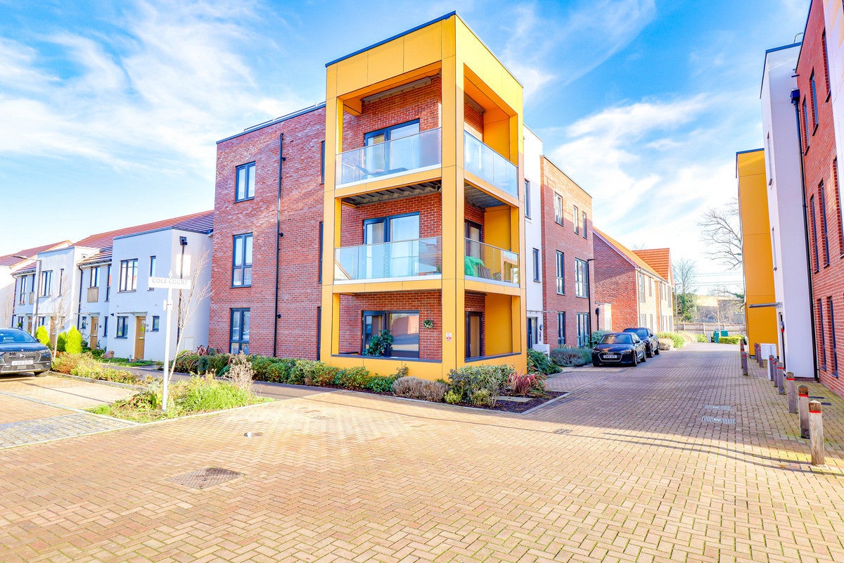 Flat Newington Avenue in Southend-on-Sea