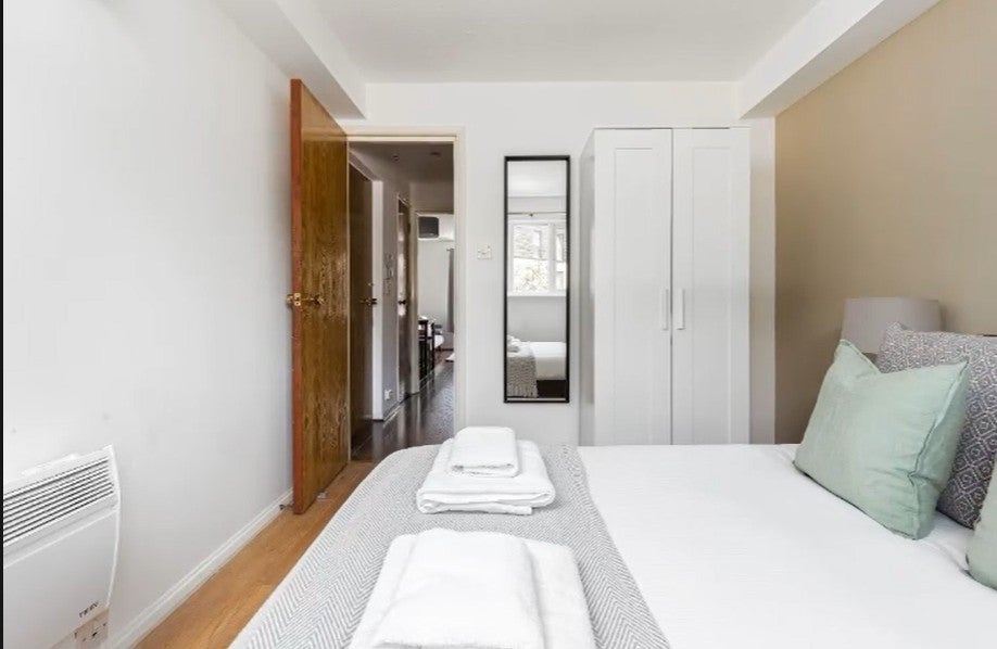 Flat Canada Estate in Greater London