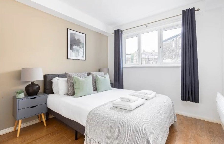 Flat Canada Estate in Greater London