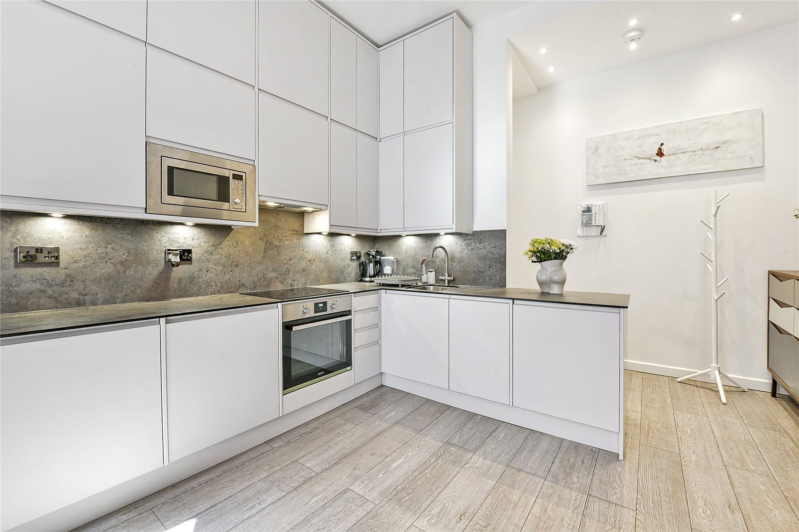 Flat Pont Street in Greater London