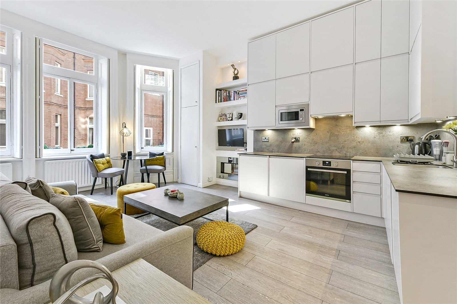 Flat Pont Street in Greater London