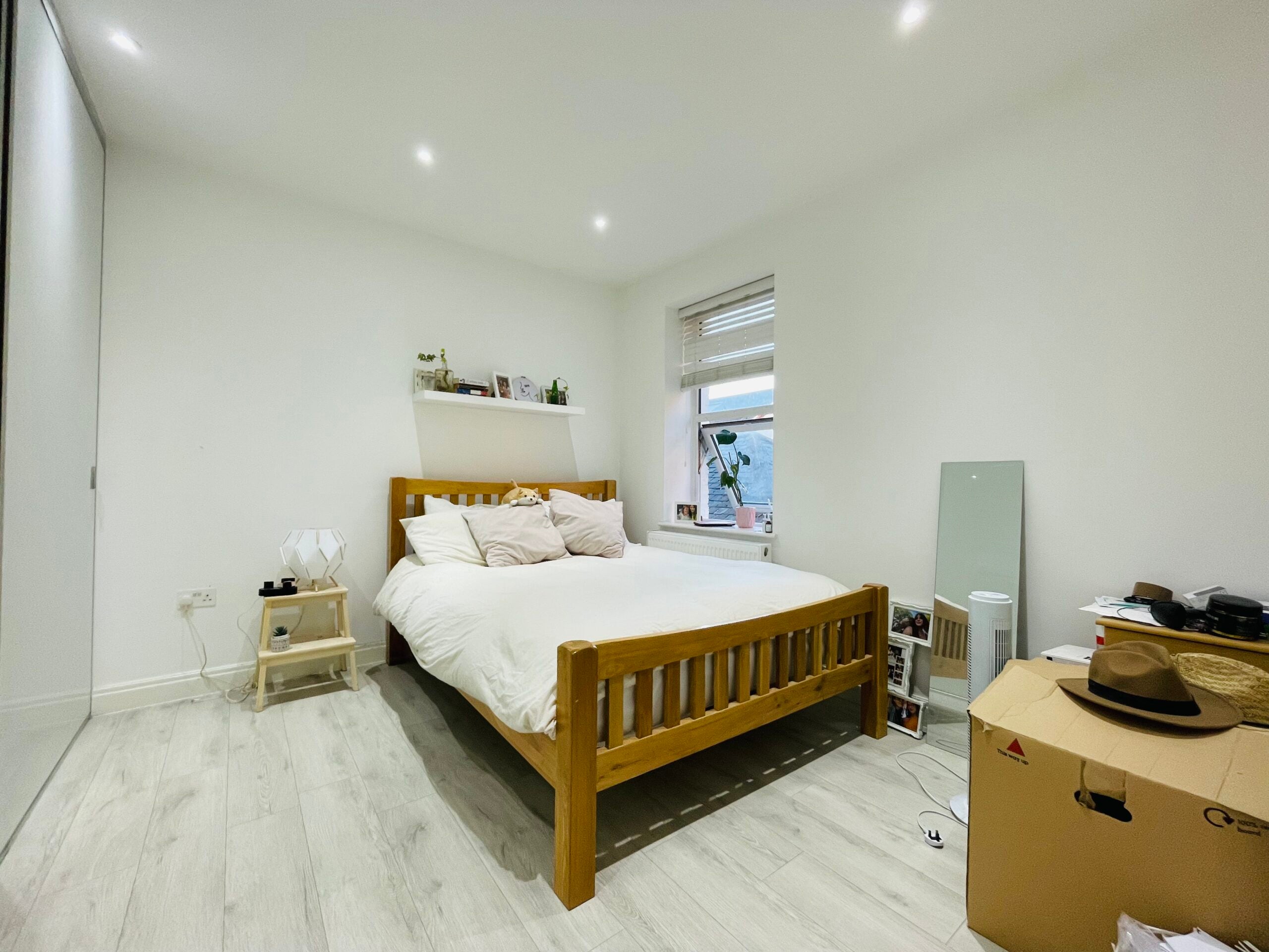 Flat Kings Road in Greater London
