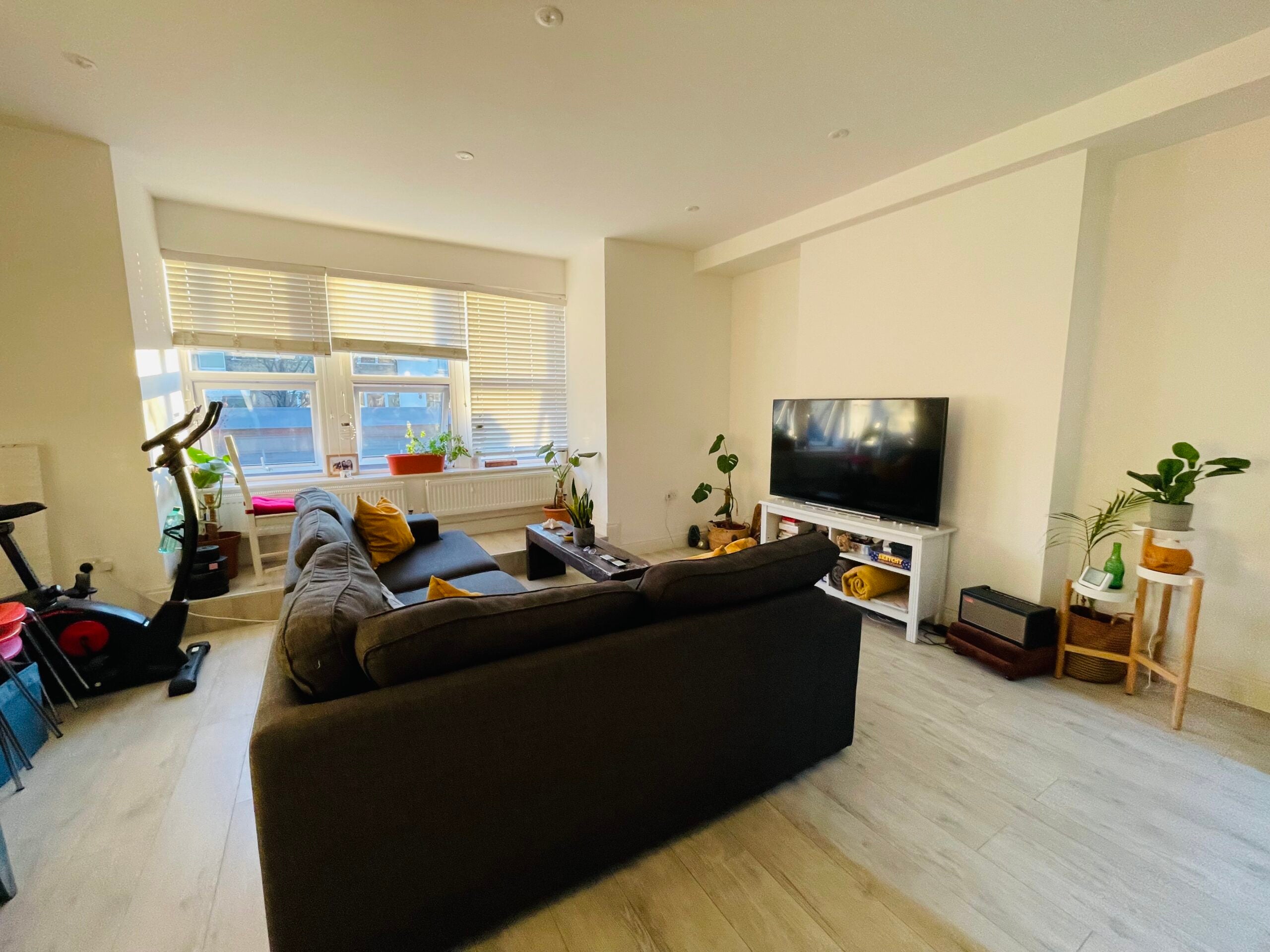Flat Kings Road in Greater London