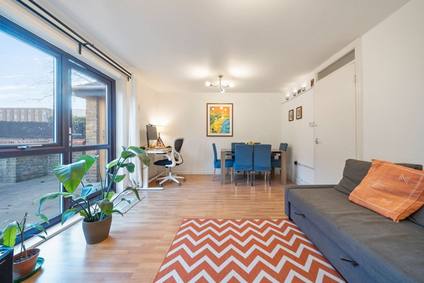Flat Nicholsfield Walk in Greater London