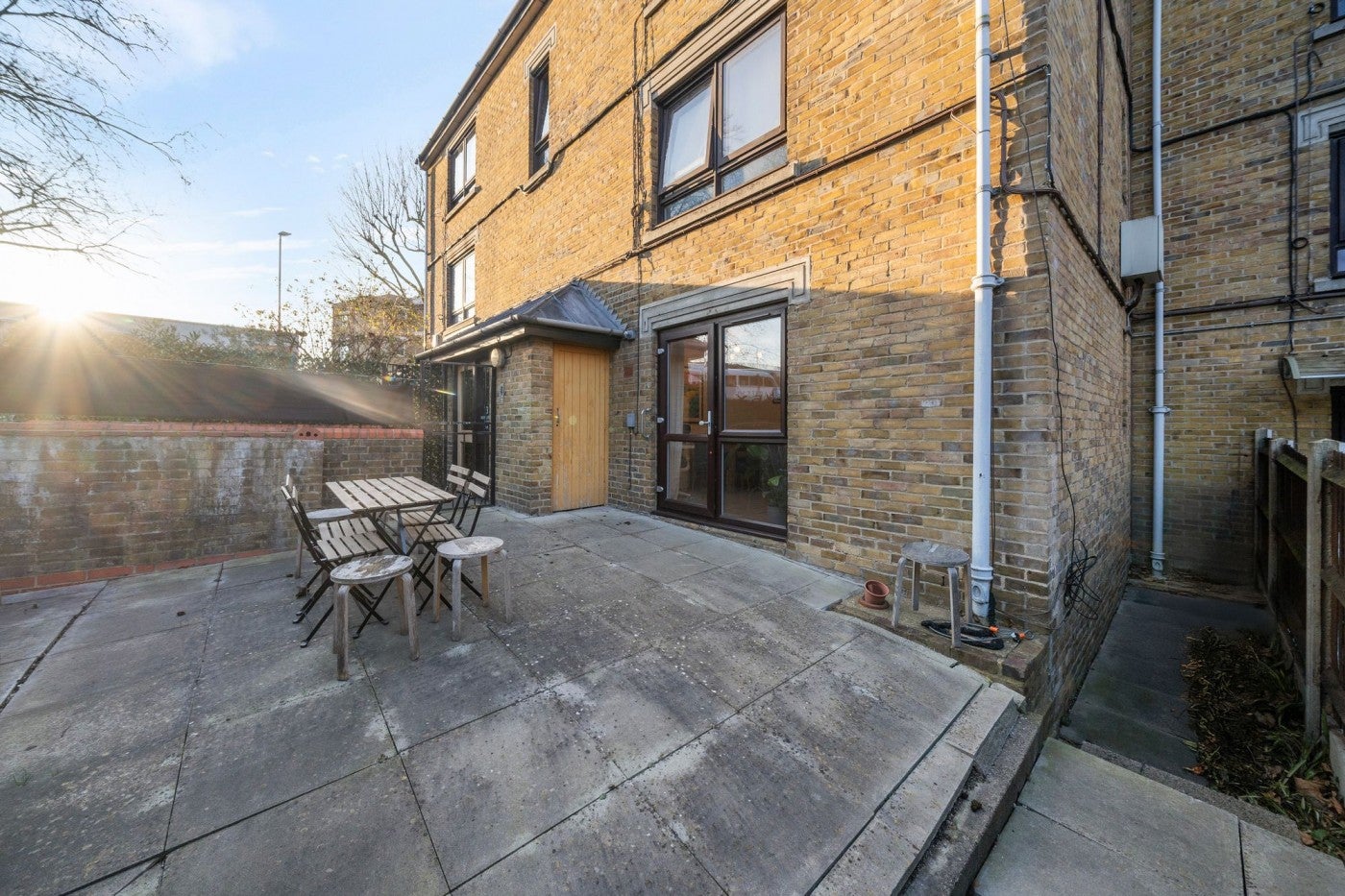 Flat Nicholsfield Walk in Greater London