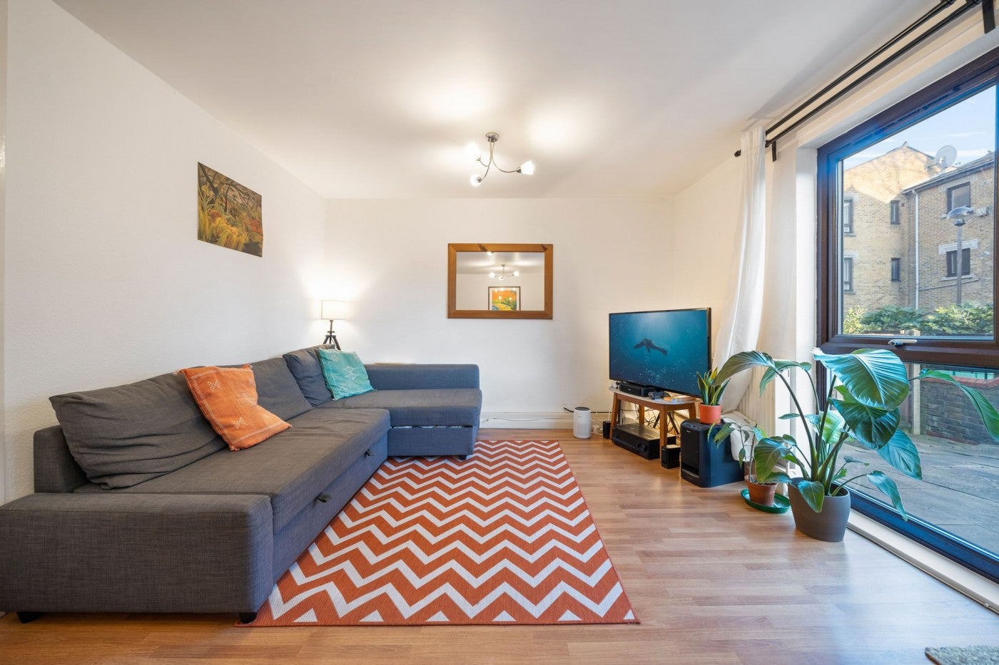 Flat Nicholsfield Walk in Greater London