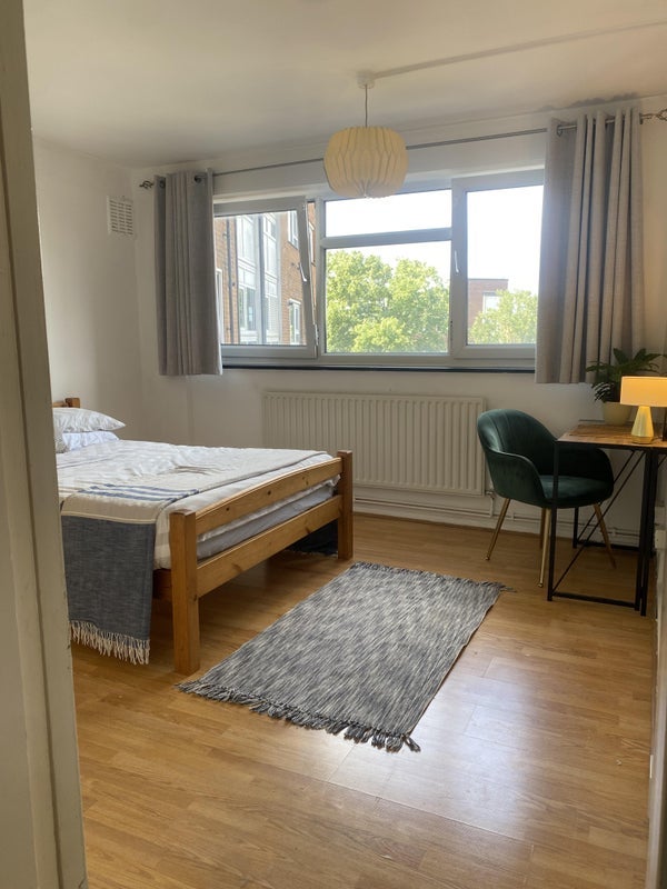 Room Studley Road in Greater London