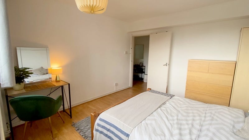 Room Studley Road in Greater London