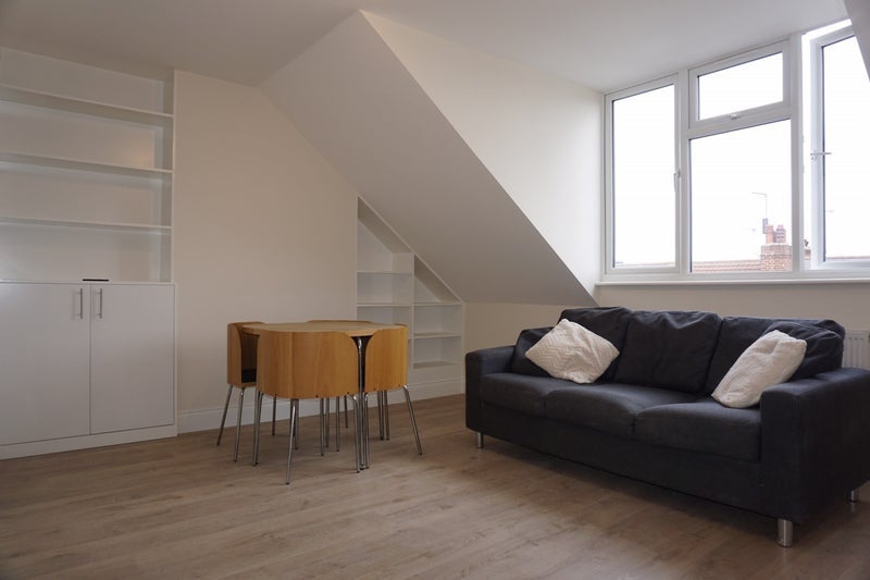 Flat Eade Road in Greater London