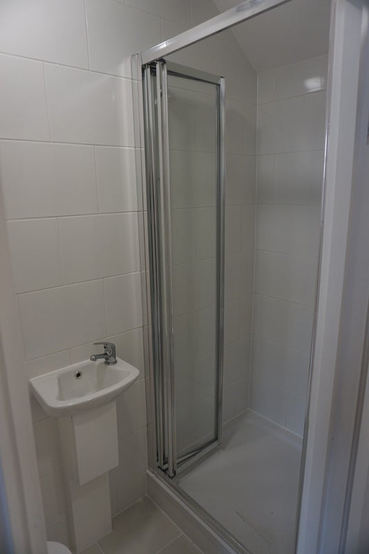 Flat Eade Road in Greater London