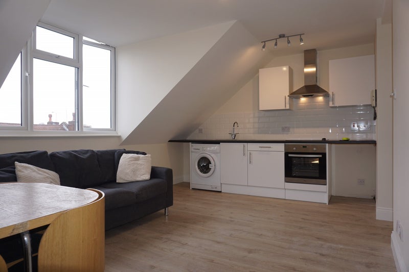 Flat Eade Road in Greater London