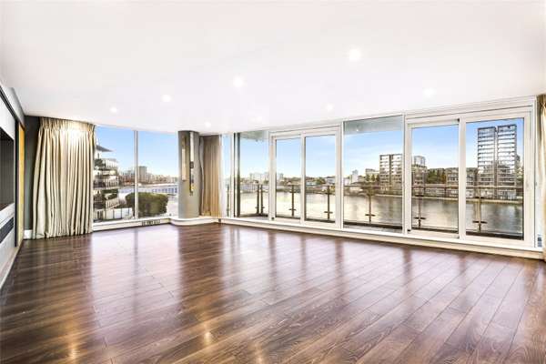 Flat Juniper Drive in Greater London