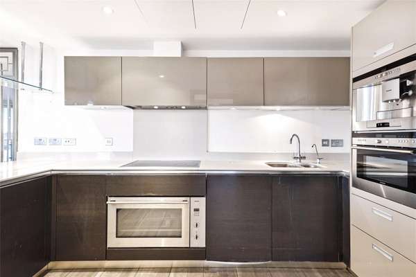 Flat Juniper Drive in Greater London
