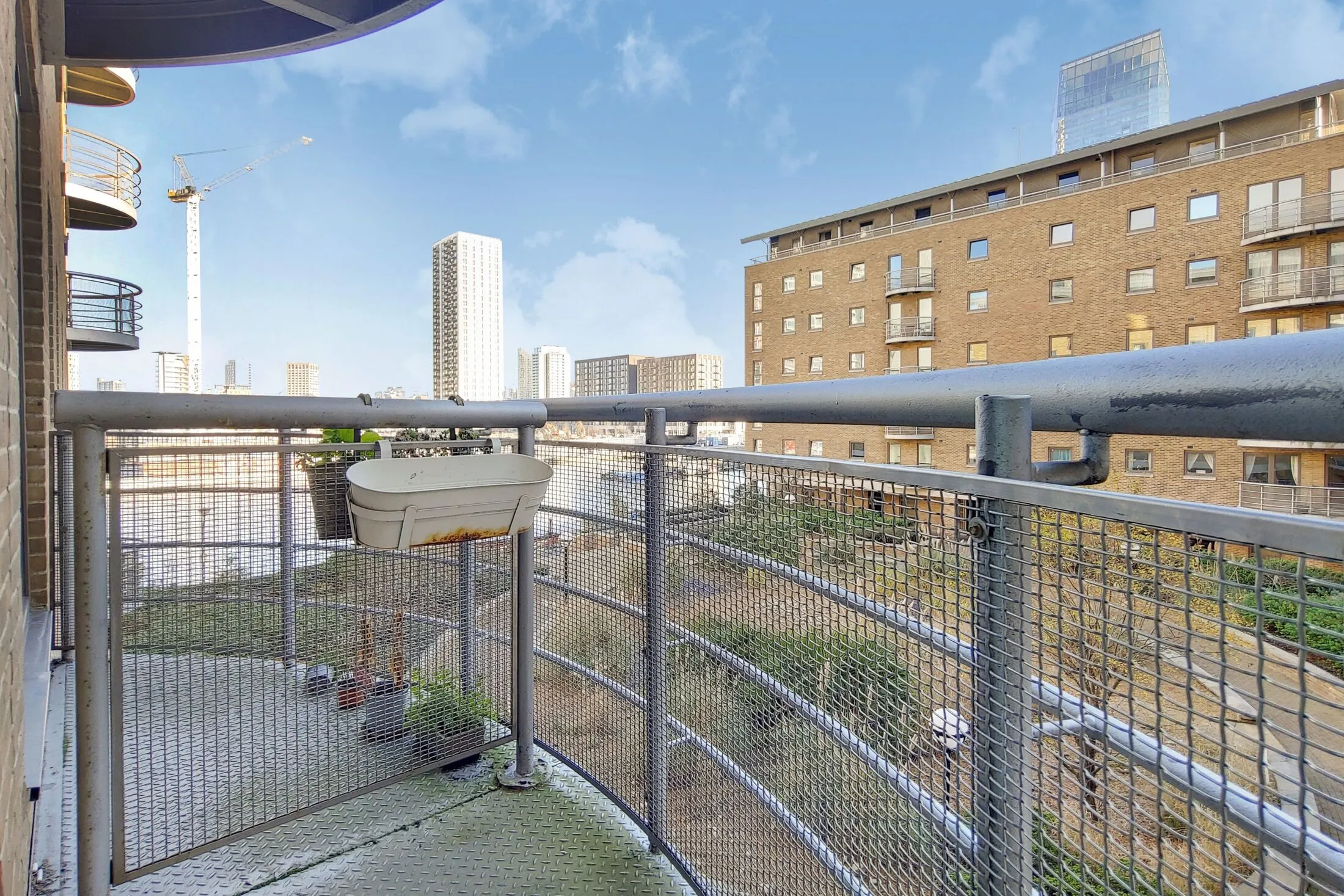Flat Meridian Place in Greater London
