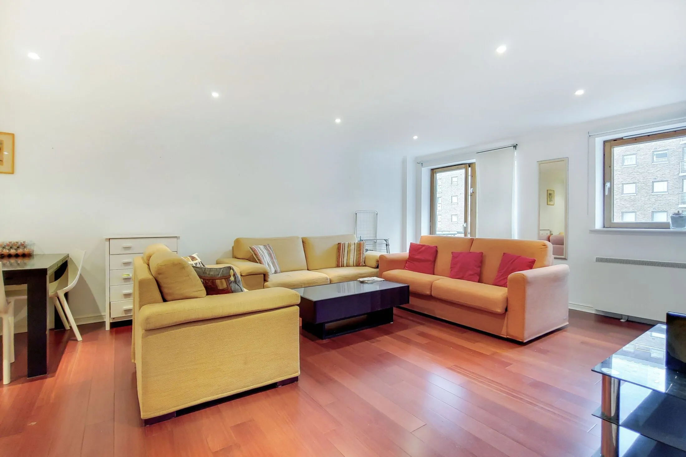 Flat Meridian Place in Greater London