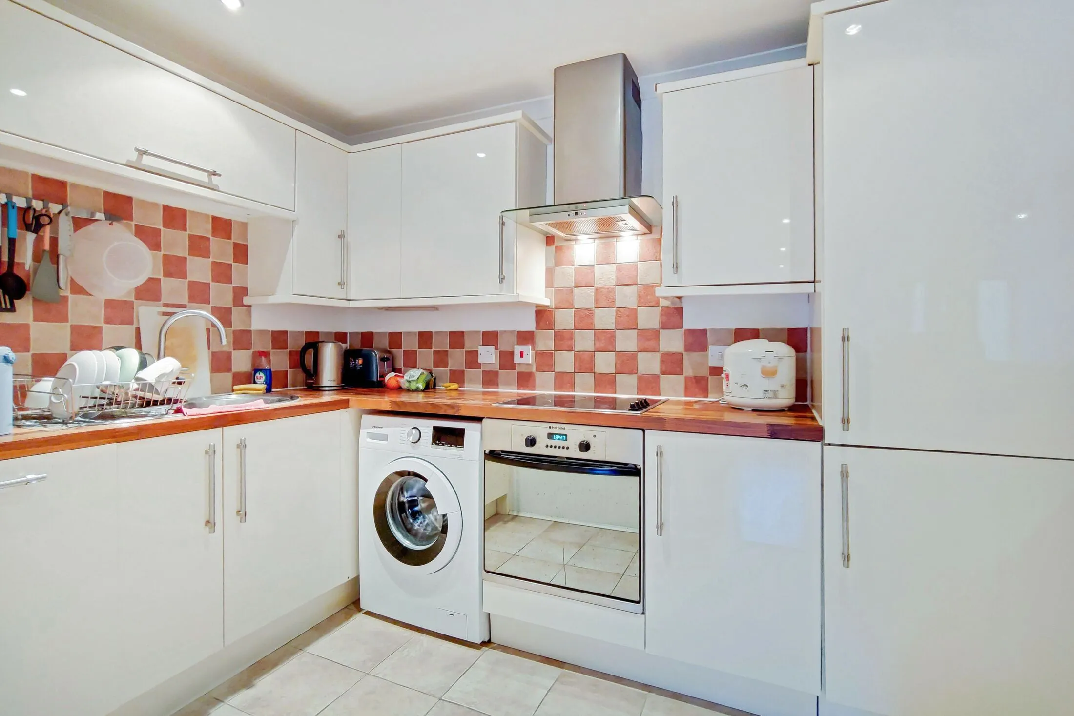Flat Meridian Place in Greater London