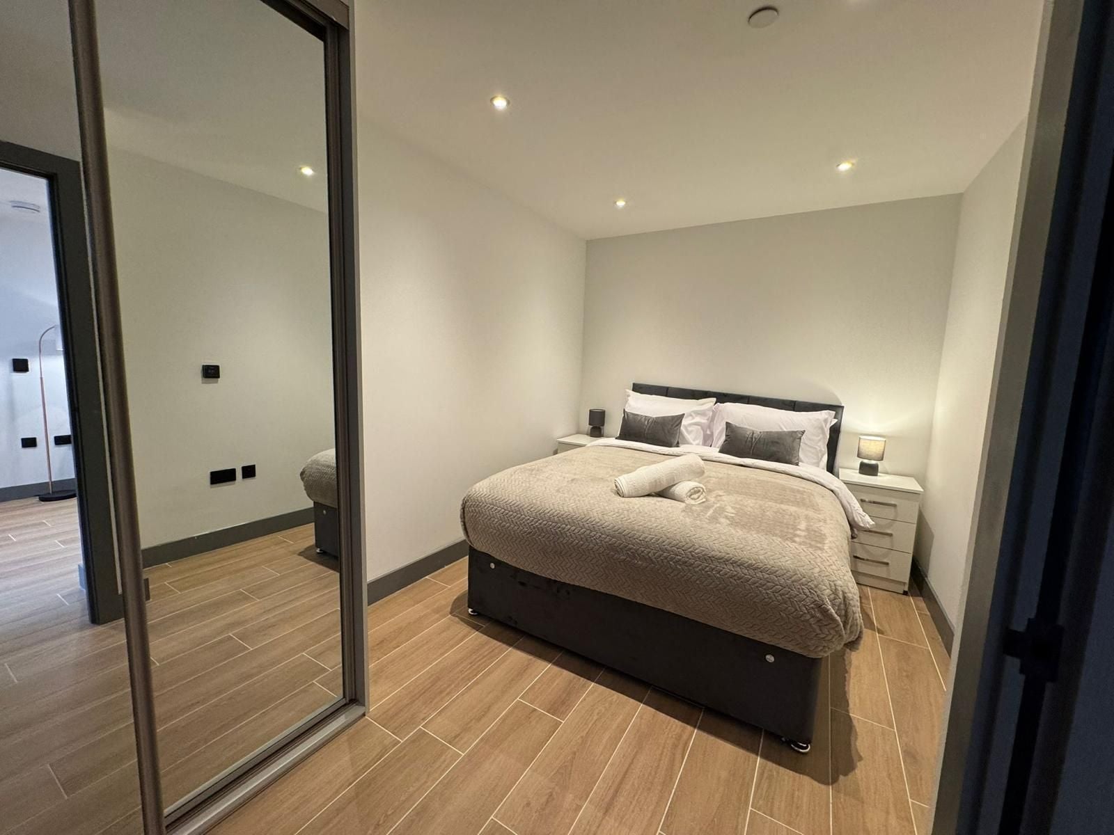 Flat Ballards Lane in Greater London