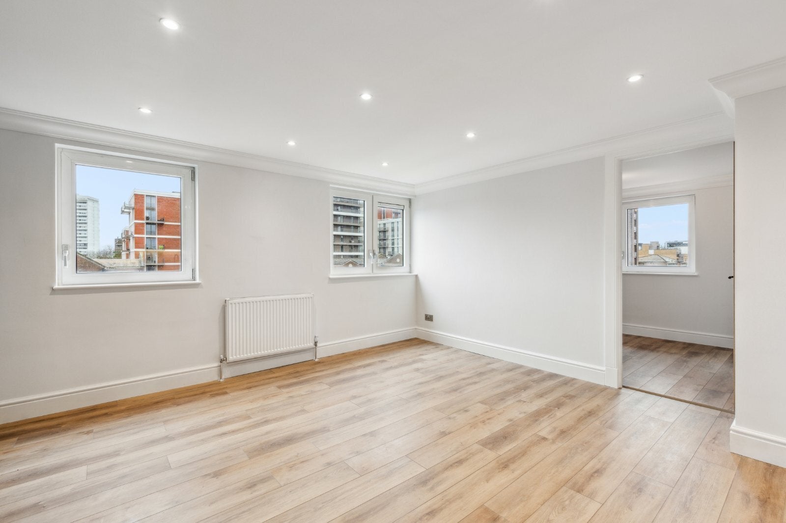 Flat Cinnamon Row in Greater London