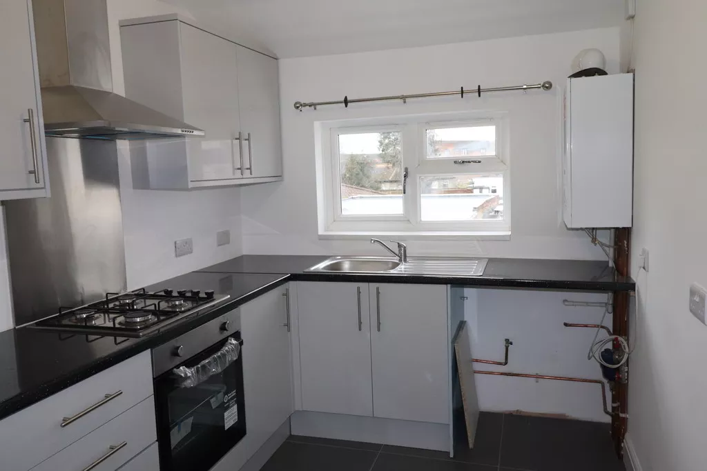 Flat Lonsdale Road in Greater London