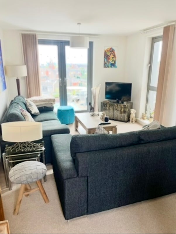 Room Auckland Street in Greater London