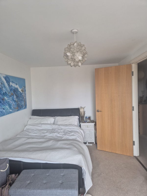 Room Auckland Street in Greater London
